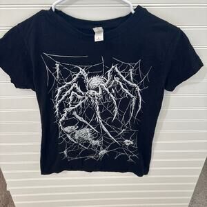 Vampire freaks Tshirt says large but fits like a small